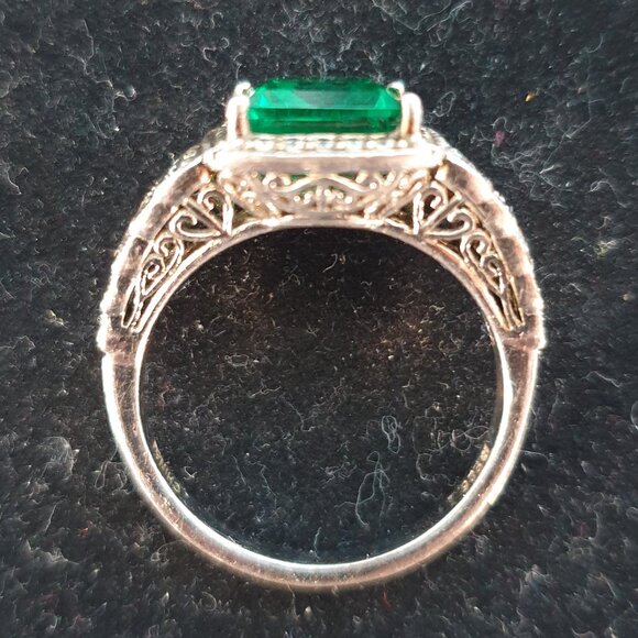 Emerald‎ Green and Silver Women's Ring - Picture 4 of 11
